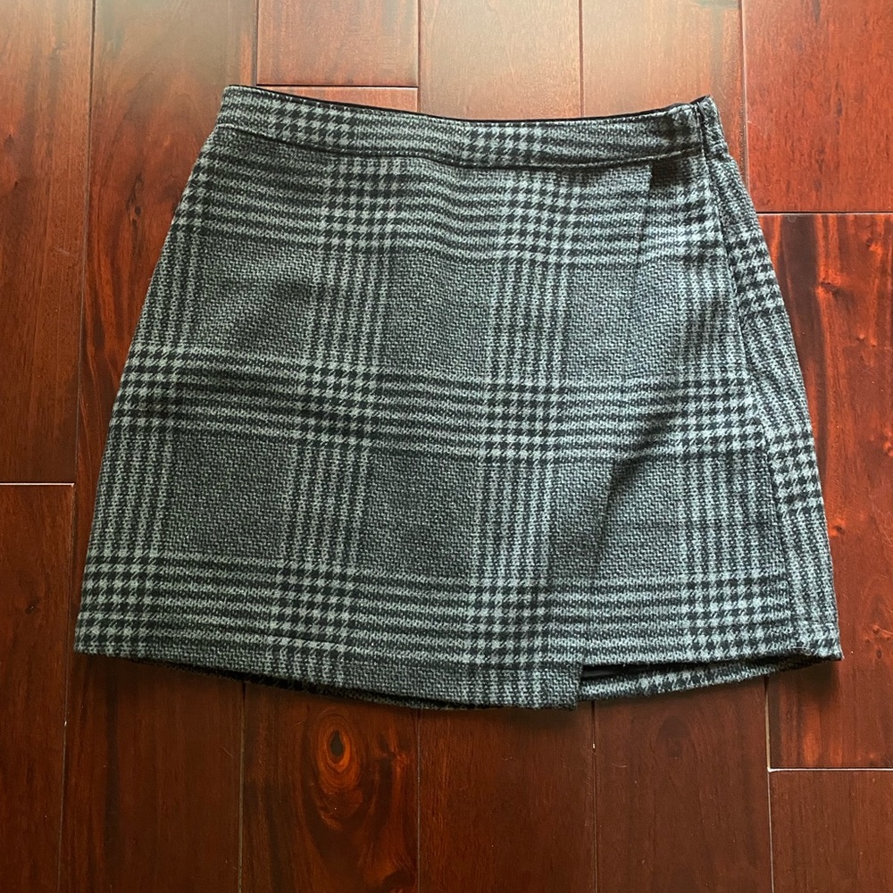 Grey & Black wool like material A&F fall/winter skirt medium